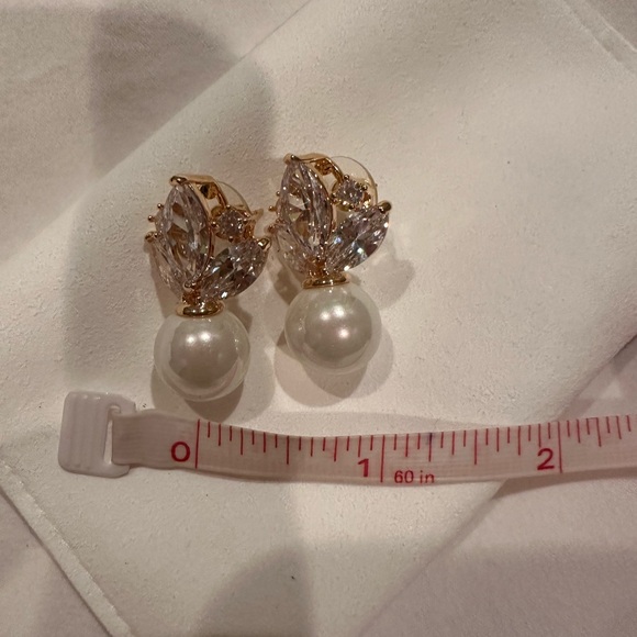 NWT Amélie George Crystal & Pearl Drop Earrings - Picture 7 of 12